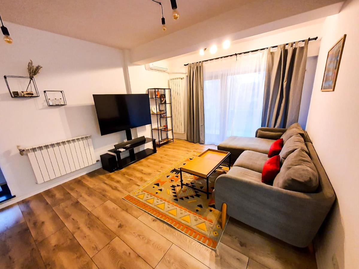 Urban Retreat: Industrial Chic 1Br Ap - Heart Of Bucharest Leilighet Eksteriør bilde