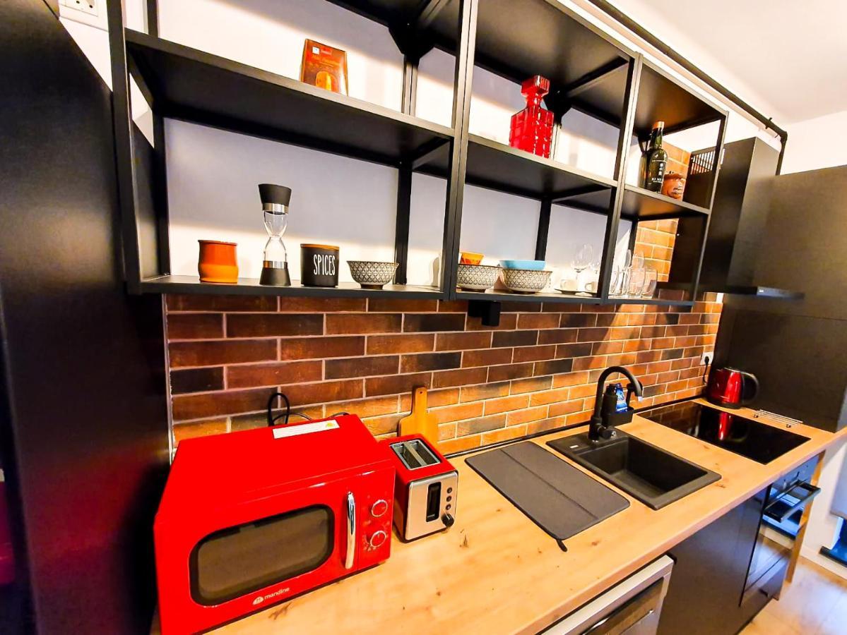 Urban Retreat: Industrial Chic 1Br Ap - Heart Of Bucharest Leilighet Eksteriør bilde